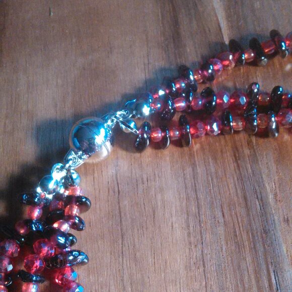 Indian Garnet and Seed Bead Triple Strand Magnetic Clasp Necklace - Picture 3 of 8